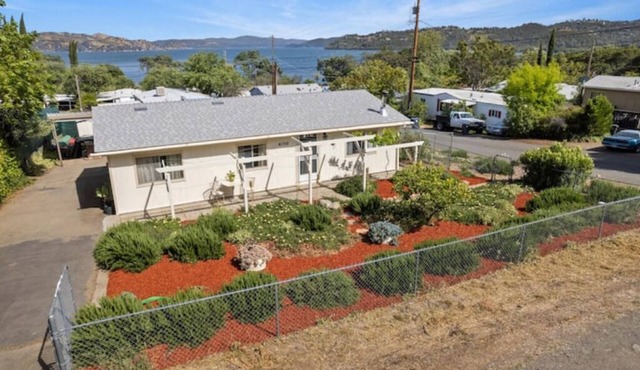 Peaceful Lake House 2bd/2ba