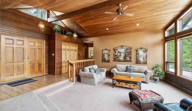 Peaceful Lakeside Retreat with Stunning Views of Copper Island