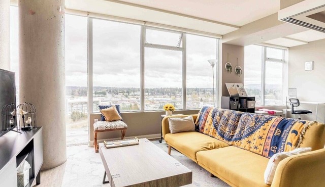 Penthouse 2b 2b +Gym +Yoga Room +Lounge +Pool +WiFi in Downtown Bellevue