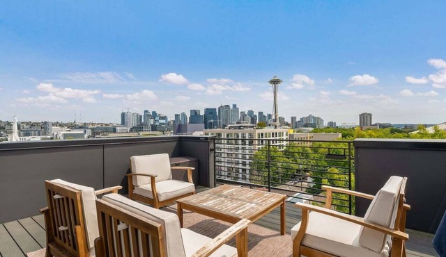 Perch – Modern 3BR/3.5BA Near Space Needle | Great Views!