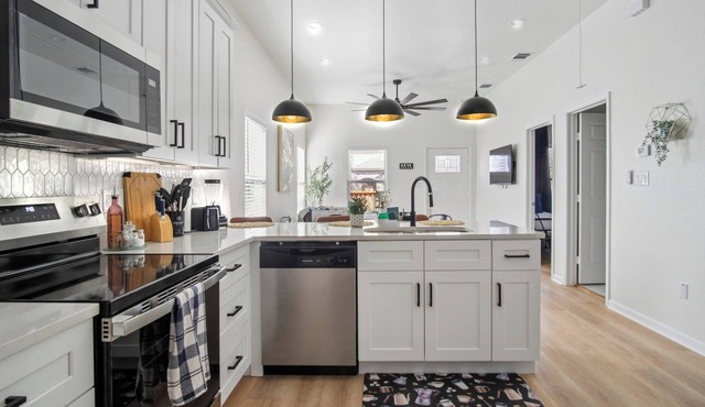 Perfect 2br/2ba Base: Clean, Modern, Near Downtown