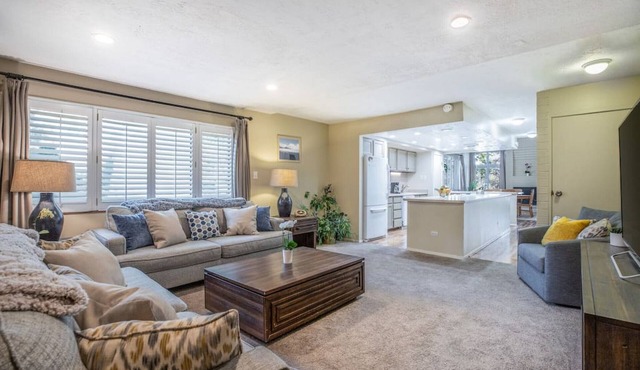 Perfect Condo in Heart of PC, with Pool & Hot Tub!