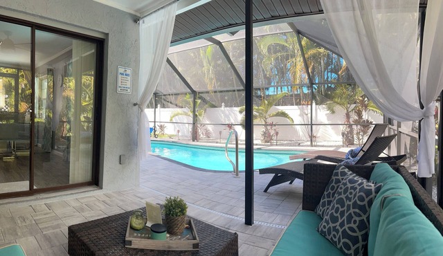 Perfect home away, modern amenities, Salt Heated Pool ~ Close to S. Venice Beach