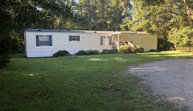 Pet friendly, 3 bedroom, 2 bath, 2 piers, boat ramp, large porch, yard, waterway