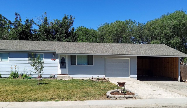 Pet-Friendly 3BR Home w/Hot Tub, Large Fenced Back Yard -Boise