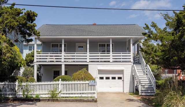 Pet Friendly Duplex Across from Crystal Pier