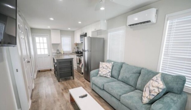 Pier View 2 - Beautifully Renovated 2-bedroom Cottage. Enjoy the Local Charm of Pleasure Island! 2 Cottage by Redawning