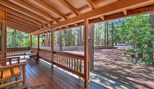 Pinetop Cabin w/Deck & Treehouse Near Hiking!