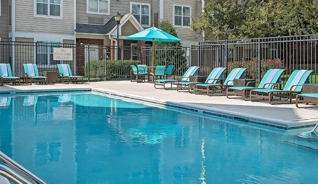 Pleasant Stay! TWO Relaxing Units, Onsite Pool, Free Breakfast & Shuttle Service