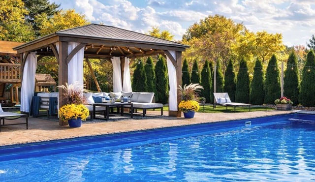 POOL+HOT TUB, 2 KING BEDS, OUTDOOR FIRE/OASIS, PLAYGROUND, THEATER, WORKOUT ROOM