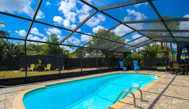 Pool, Sweet Pineapple