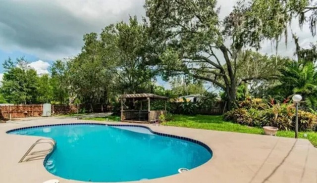 Pool villa near Bush Gardens & Hard Rock Casino!
