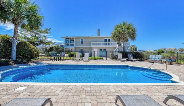 Pop's Place in the private gated community of Inlet Harbour