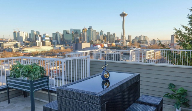 Premier Space Needle View - Walk Score 95 - Free Parking