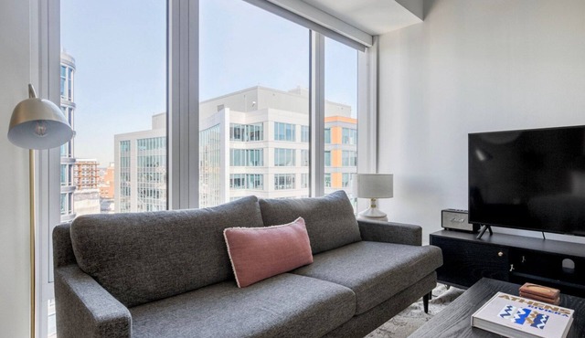 Premium Fenway Studio w/Fitness, nr Food & Shops, by Bluegroun