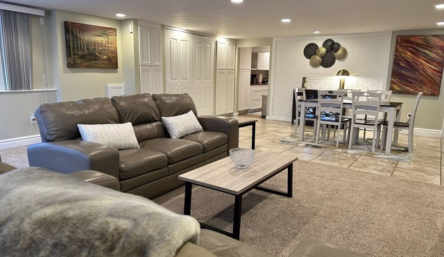 Premium Olympus Cove Daylight Walkout Apartment