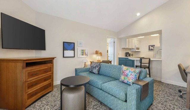 Prime Location! 2 Convenient Units, Kitchen, Onsite Parking, Free Breakfast