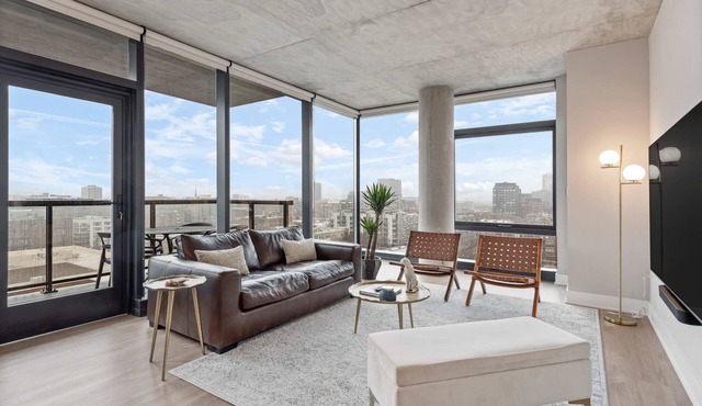 Prime West Loop 2BR Apts + Event Convenience in Chicago