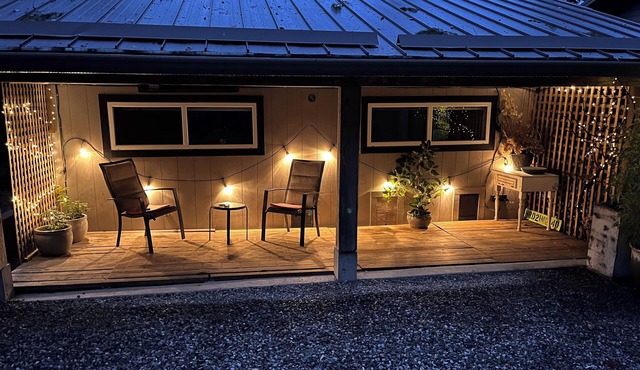 Private and peaceful studio in Cedar/Yellowpoint area.