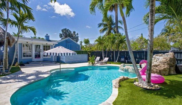 Private Boutique Bungalow Resort/KING Beds/Heated Salt Water Pool/Tiki/BBQ