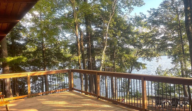 Private cedar island cottage. Amazing big lake views.
