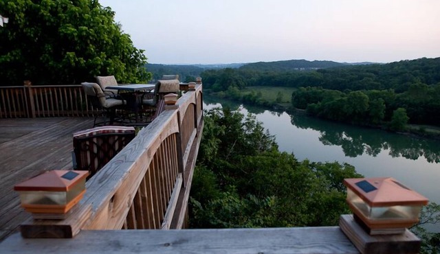 Private Dock, Fishing, Hiking, Fire Pit, Hot Tub, Lakeview Haven on 8+ acres