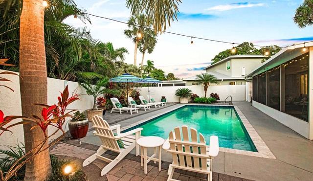 Private Heated Pool, walk to St Armand's! Perfect for families!