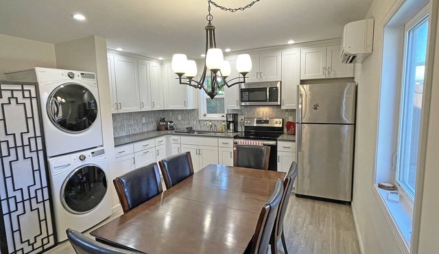 Private house with 3 suites. Modern, Clean & Comfortable!