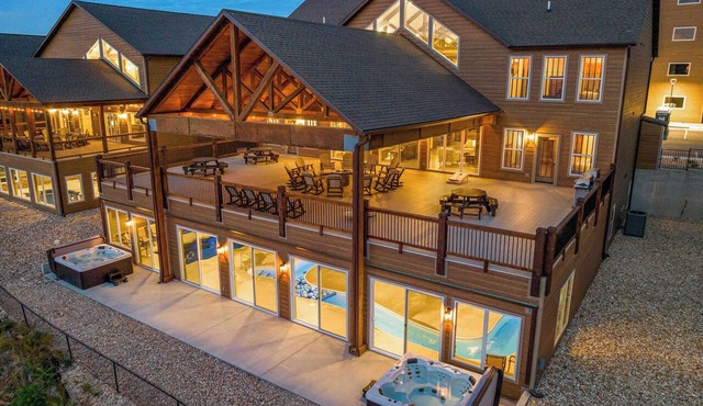 Private Lazy River! Indoor Pool! Games!