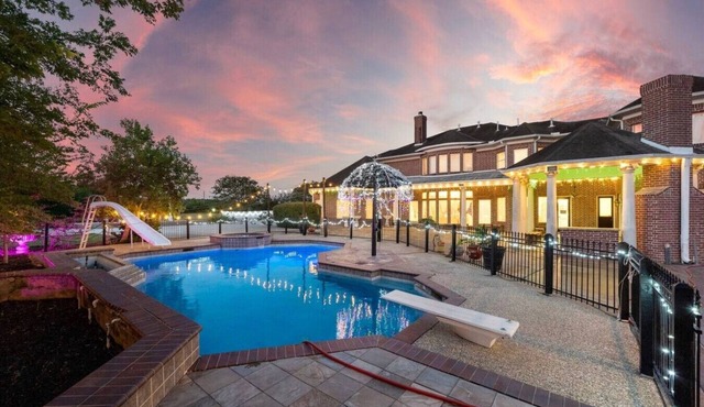 Private Luxury Estate Retreat 8 Acres Near Galveston and Houston
