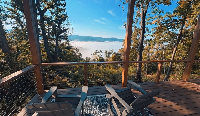 Private Mountaintop Getaway - Panoramic Blue Ridge Views - King Bed/Huge Deck