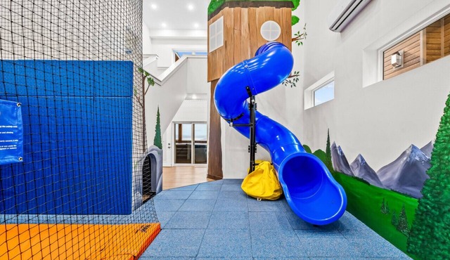 Private Playspace, 2 Hot Tubs, Incredible View!