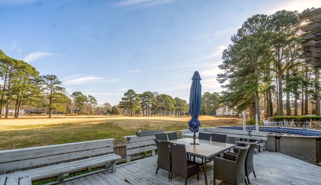 Private pool on golf course minutes from VB town center! Verizon Fios internet!