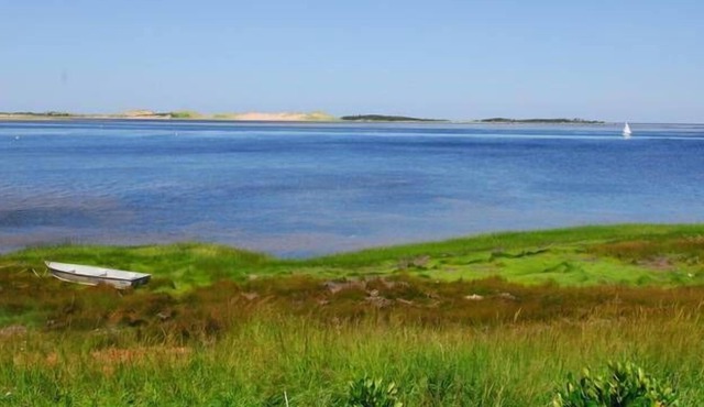 Private, Seagrass Oceanfront Retreat, near PEI National Park