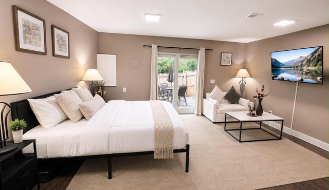 Private suite Near Dulles-Full Kitchen & Patio