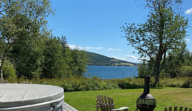 Quaint Cozy Coastal Cottage with Waterfront Views and Access