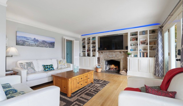 Queen Anne Gem - Views of Space Needle & Lake