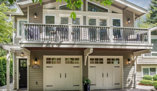 Quiet Carriage House Charmer NEW KING BED