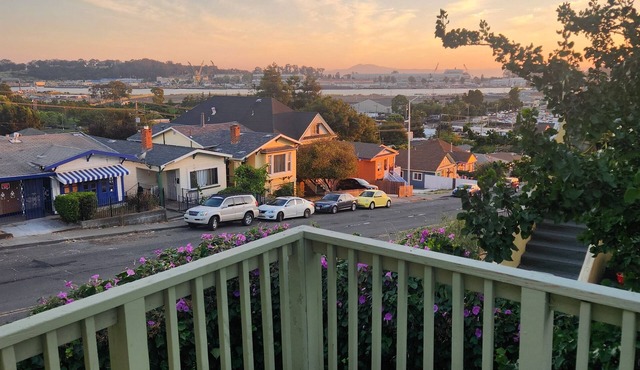 Quiet, centrally located 2 BR house just minutes from Napa, SF, Bay, and more!