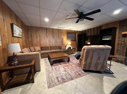 Quiet, golf lake community cozy 2bdr 1 bth getaway