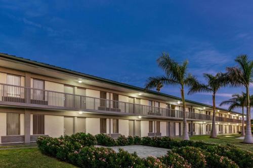 Ramada by Wyndham Sarasota Waterfront