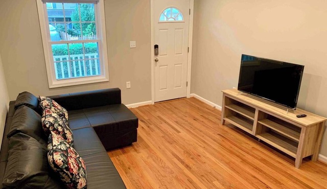 Rare 2Bed 2Bath House - 6 min walk to metro