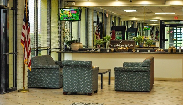 Red Carpet Inn & Suites