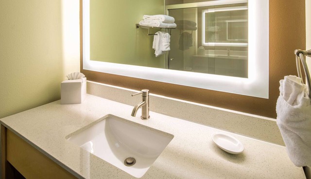 Red Lion Inn & Suites Everett in Everett