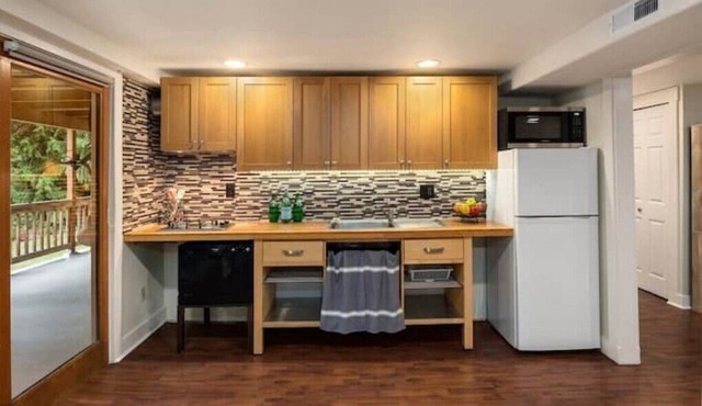Redmond, 2 Bedroom with Trickling Sound of Creek!n