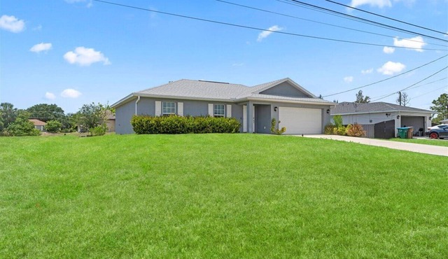 Relax and Recharge in Beautiful and comfortable cozy Cape Coral home!