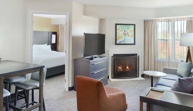 Relax and Recharge! TWO Pet-friendly 2BR Suites with Kitchens, Outdoor Pool!