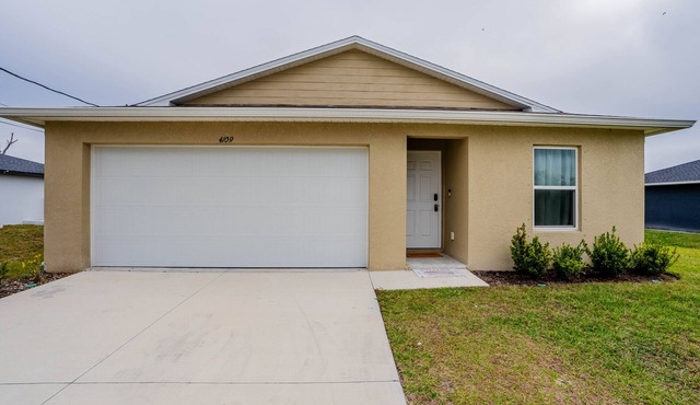 Relax and unwind in sunny Cape Coral!