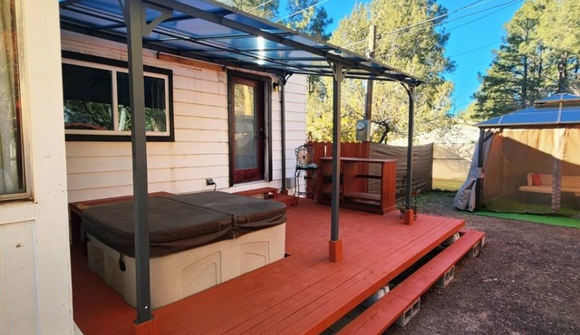 relaxing 1-bedroom apartment with gazebo, ac and jacuzzi in soothing Show Low