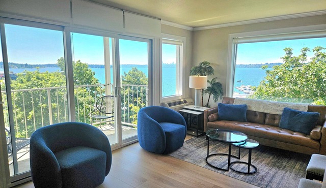 Relaxing View and Walking Distance to downtown Kirkland! Easy freeway access.